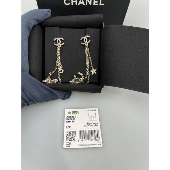 NIB Chanel Fringe 5 Figure Star Stud earrings - Picture 6 of 13